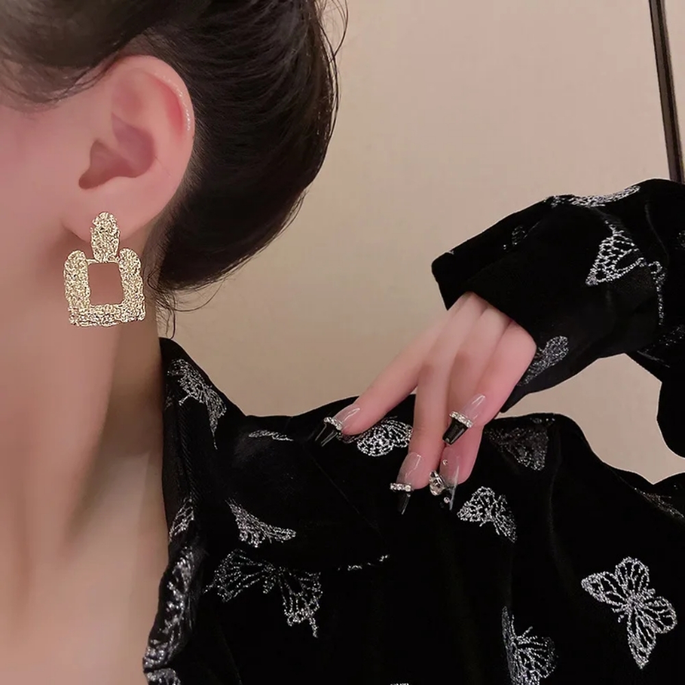 Geometric Design Earrings - Picture 3 of 3